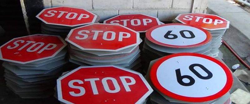 Fourniture et livraison de panneaux de signalisation